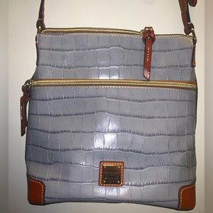 Ladies Dooney & Bourke cross body bag